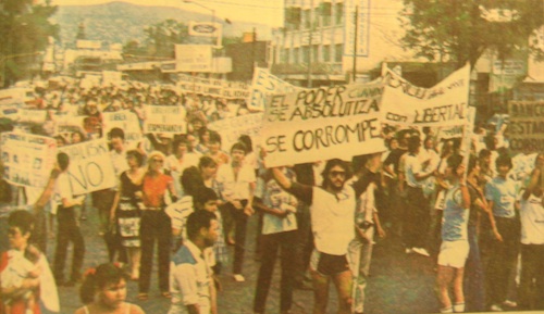 Protestors in Monterrey, Nuevo Len respond to Mexican President Jos Lpez Portillos nationalization of the banking industry.  Credit: El Norte, 6 September 1982, 1-B; Image obtained from La Capilla Alfonsina Biblioteca Universitaria, la Universidad Autnomo de Nuevo Len, Monterrey, Nuevo Len 